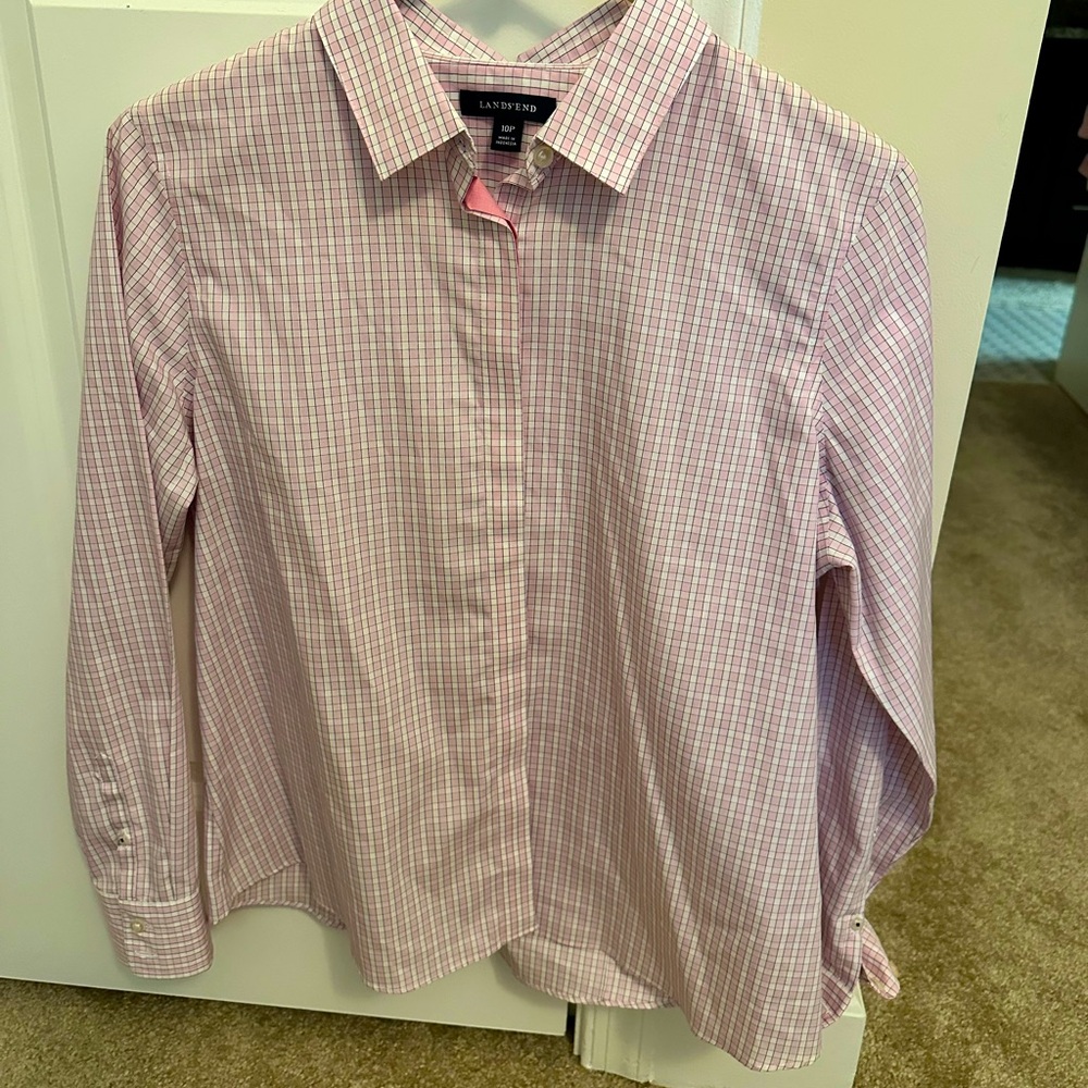 NWOT  Lands End ladies button down long sleeved shirt. 10P